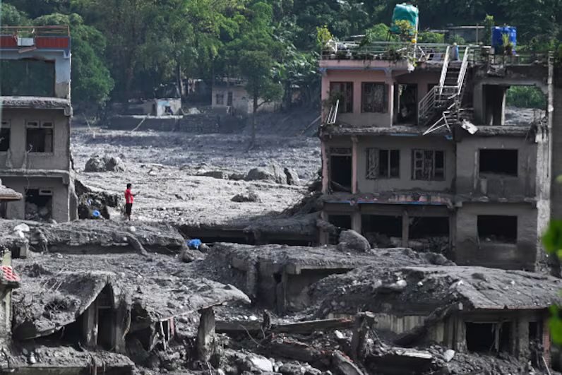 Ya son más de mil las personas fallecidas por las inundaciones repentinas en Nepal y China