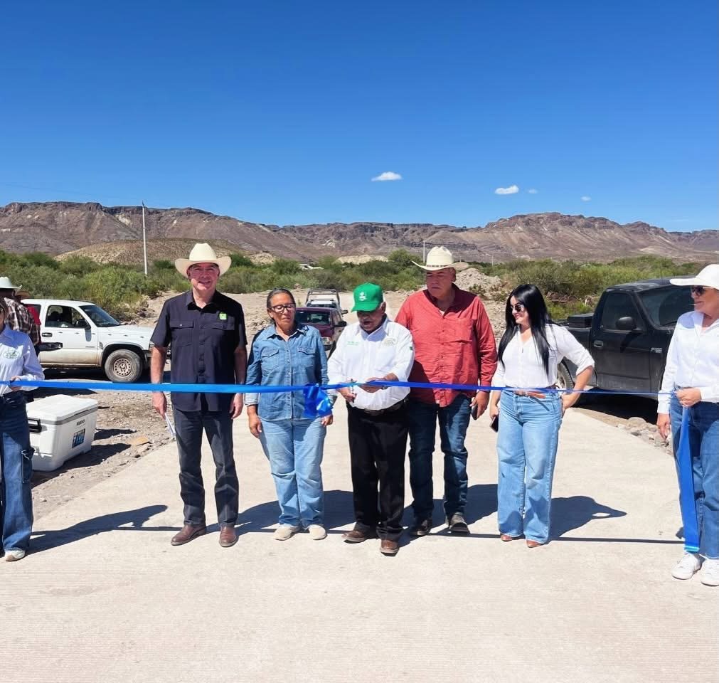 Acude Octavio Borunda a inauguración de vado en Álamos de San Antonio; reconoce labor del alcalde de Manuel Benavides