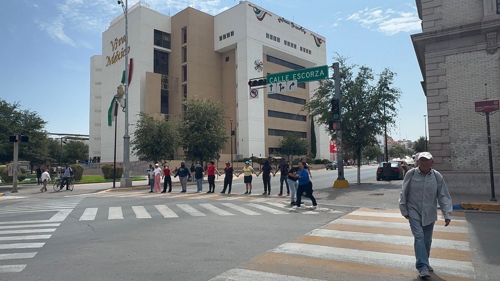 Asignación de plazas docentes sigue un proceso ordenado y escalonado, hay 390 plazas y 3 mil aspirantes: Educación por manifestación de normalistas