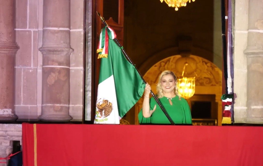 ¡Qué vivan la vida, la verdad y la libertad!: Maru Campos en el Grito de Independencia