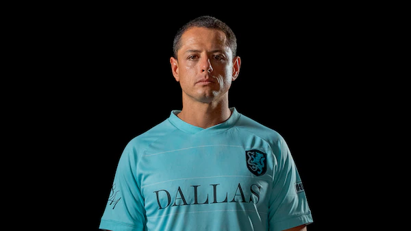 Chicharito volvió a posar como futbolista, modeló el nuevo jersey del Atlético Dallas