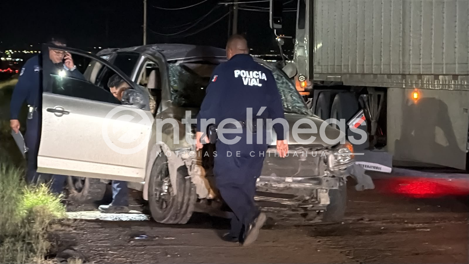Pierde el control y termina volcado frente a la Puerta Chihuahua
