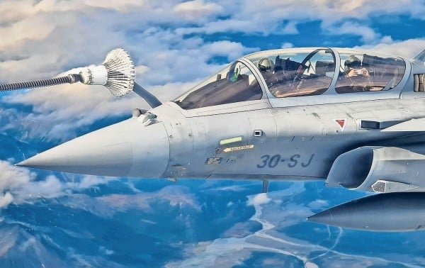 Despegan cuatro cazas franceses para recorrer el mundo - Entre Líneas - Noticias de Chihuahua