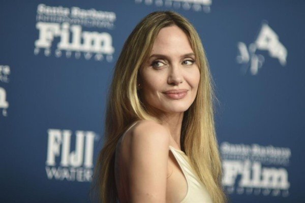 Angelina Jolie deja atrás Los Ángeles tras vender su mansión por 24.75 mdd