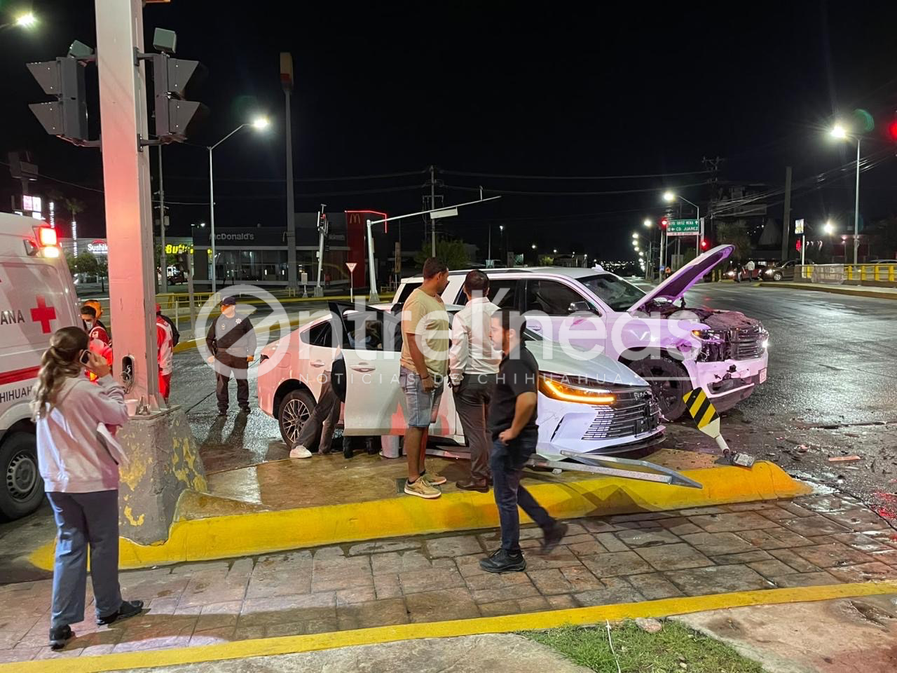Dos mujeres resultan lesionadas tras choque en el Periférico de la Juventud