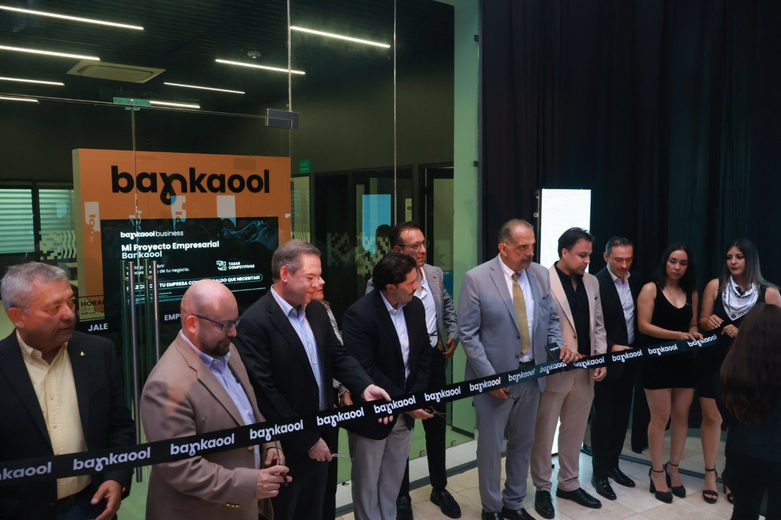 Bankaool y Canaco fortalecen impulso empresarial con sucursal bancaria especializada