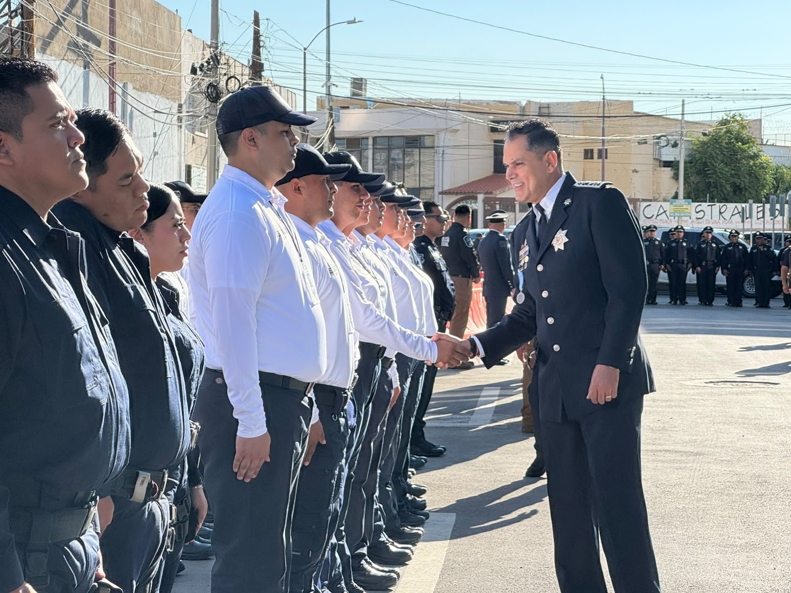 Encabeza Gilberto Loya ceremonia solemne de izamiento de bandera en la Torre Centinela