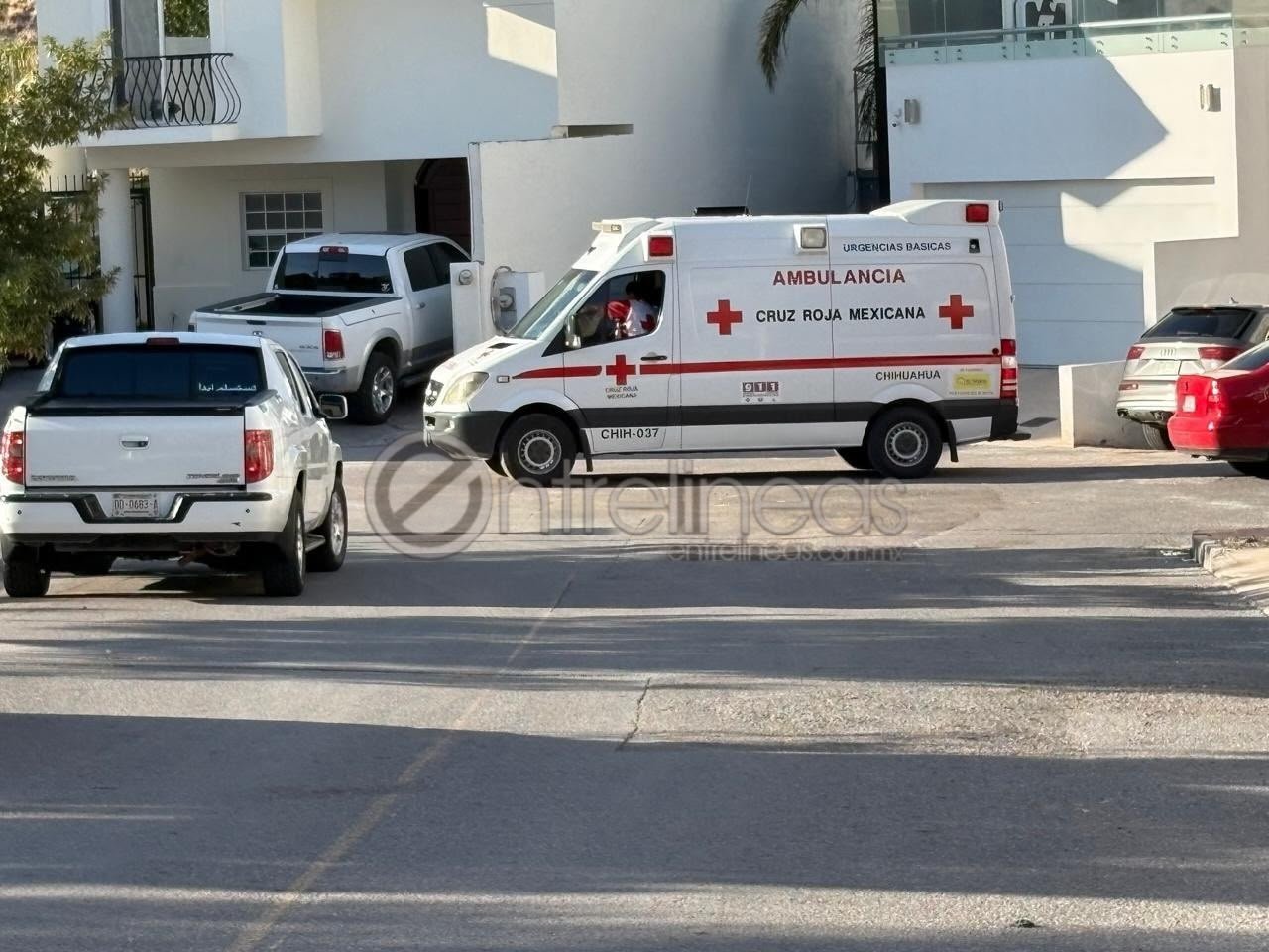 Trabajador de la construcción resulta electrocutado y cae de más de tres metros