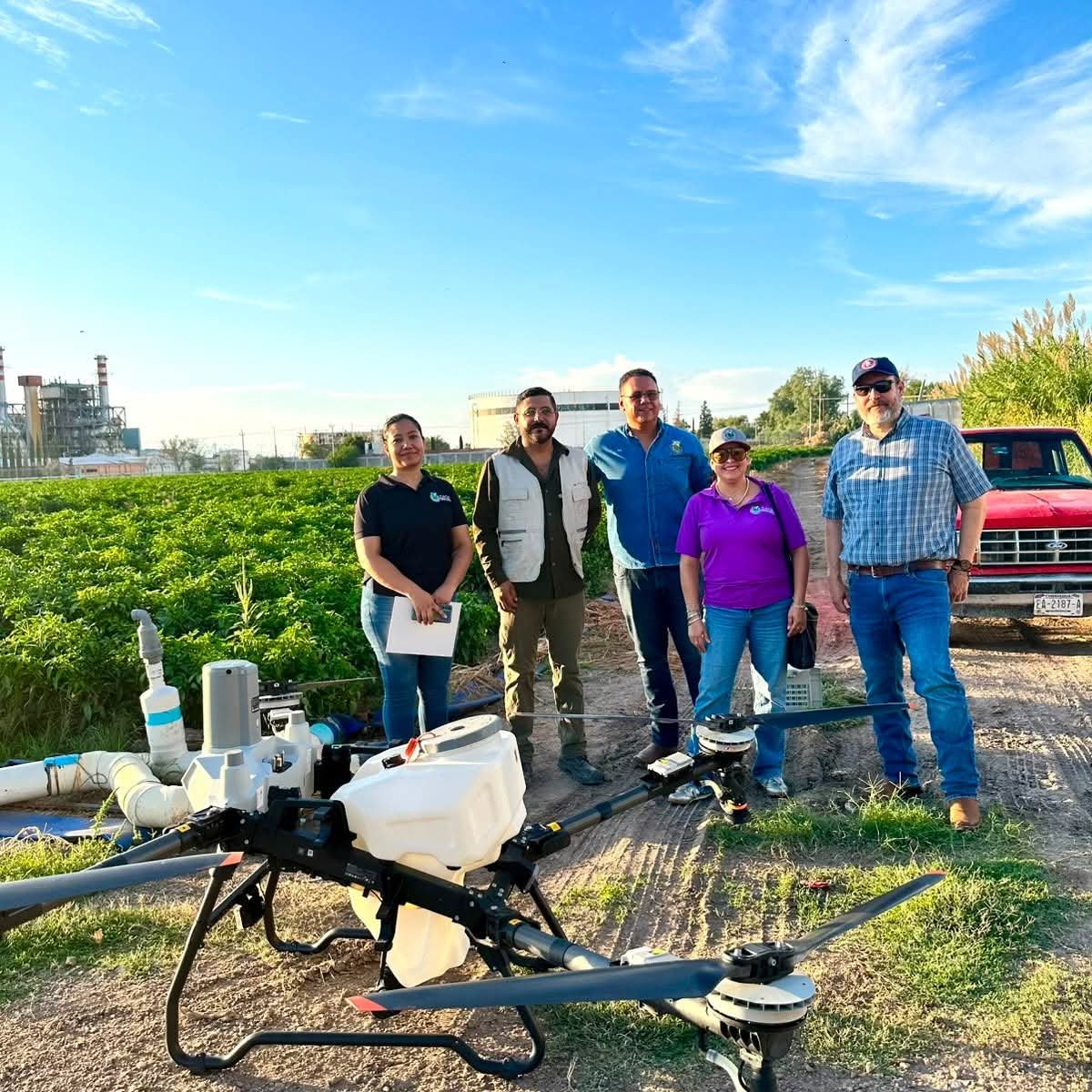 Doctorantes de la FCAyF-UACH conocen aplicaciones de drones agrícolas