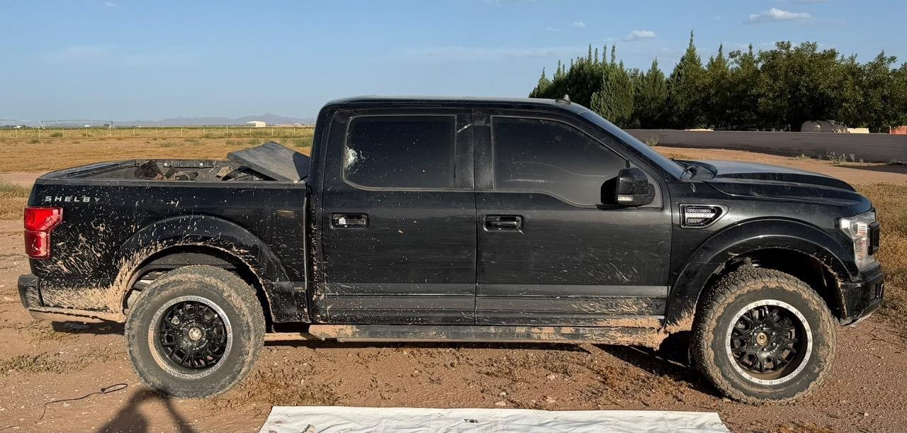 Asegura SSPE vehículo blindado con reporte de robo, municiones y artefactos durante operativo en Ojinaga