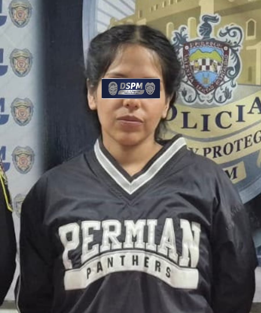 Detuvo Policía Municipal a mujer con aparente droga en Punta Oriente; aseguraron motocicleta