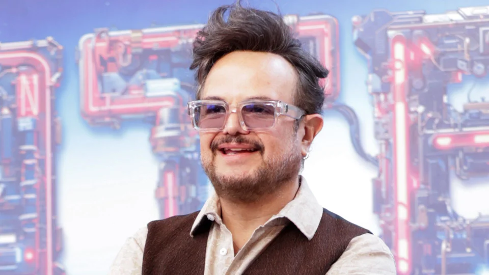 Aleks Syntek compara su “locura” con Benito Juárez y la Virgen de Guadalupe