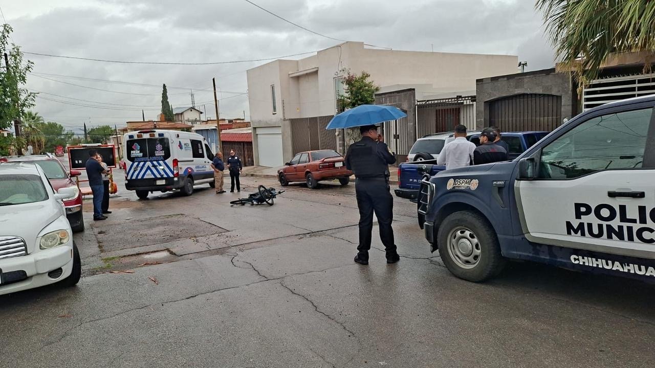 Adulto mayor resulta lesionado tras ser arrollado por pick up en la colonia Centro