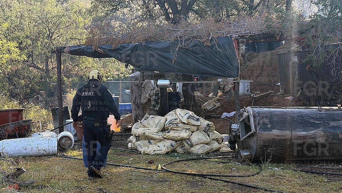 Inicia FGR investigaciones tras aseguramiento de sustancias químicas en narcolaboratorios destruidos en Parral