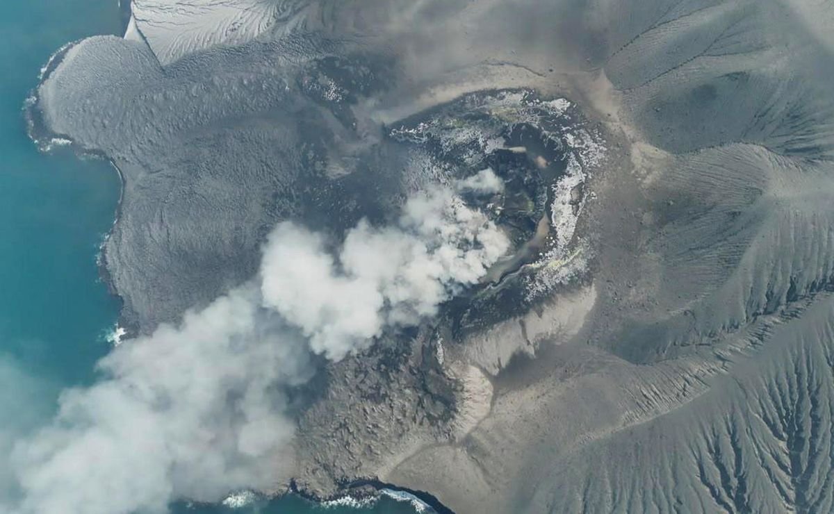 Video: Erupción del volcán Anak Krakatoa obliga a cerrar aeropuertos en Indonesia - Entre Líneas - Noticias de Chihuahua