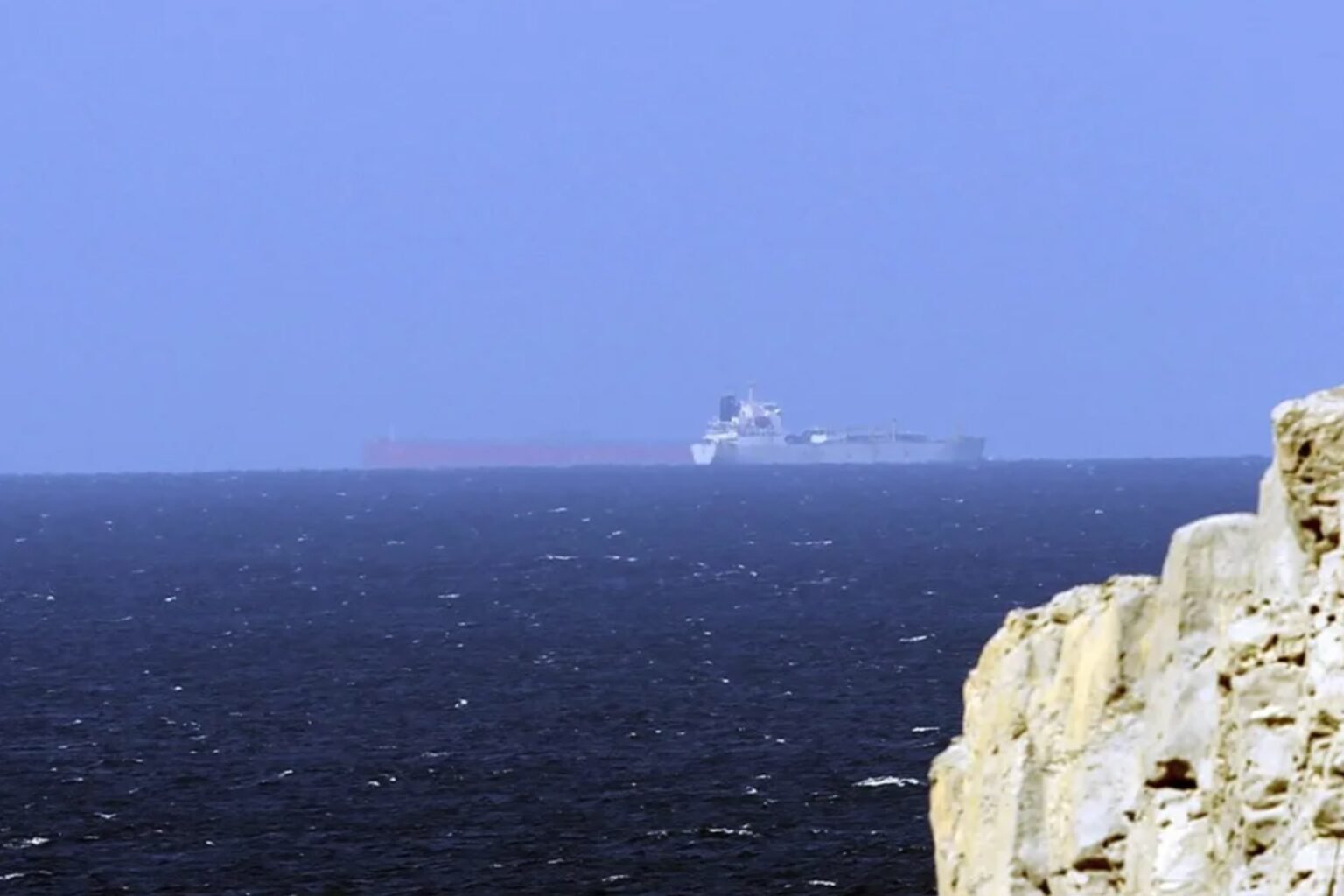 Irán advierte que no reabrirá el estrecho de Ormuz pese a acuerdo con Omán