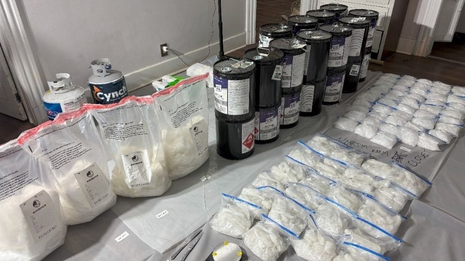 Acusan a seis mexicanos en California de narcotráfico tras el desmantelamiento de dos laboratorios clandestinos de metanfetamina