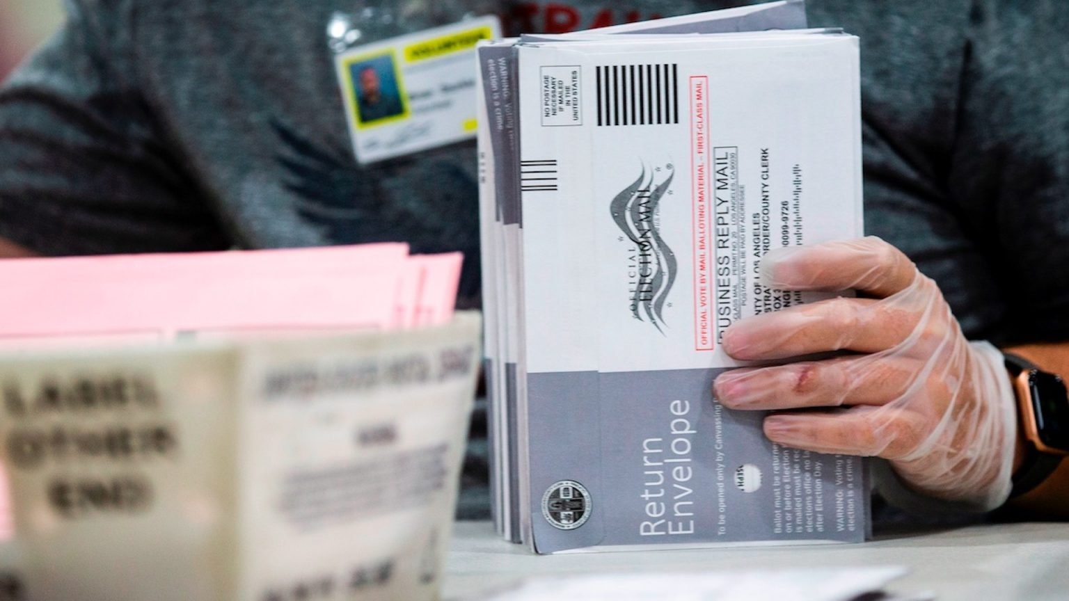 Gobierno de Trump pide por tercera vez al Supremo restringir el voto por correo