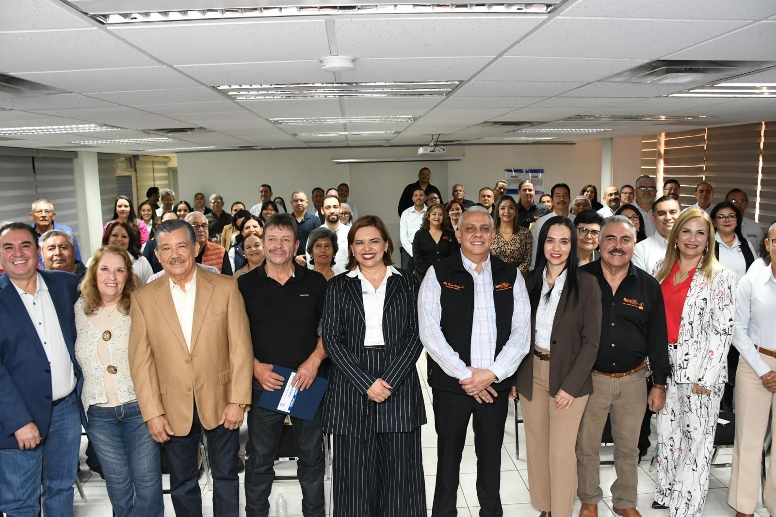Paga Estado bono trimestral a más de 300 pensionados y jubilados del magisterio federalizado