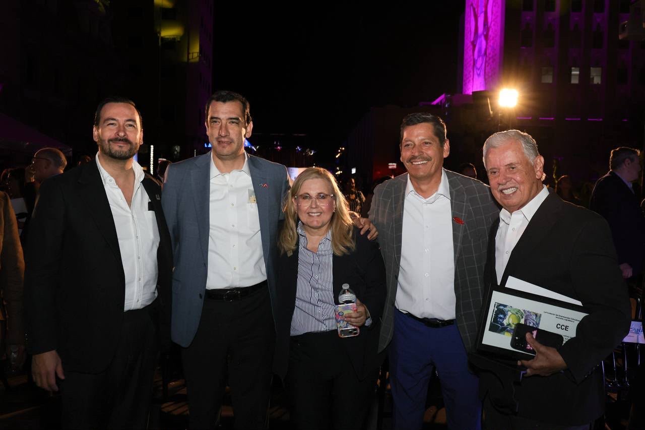 Reconoce René Chavira a FECHAC por sus 30 años de trabajo por las familias
