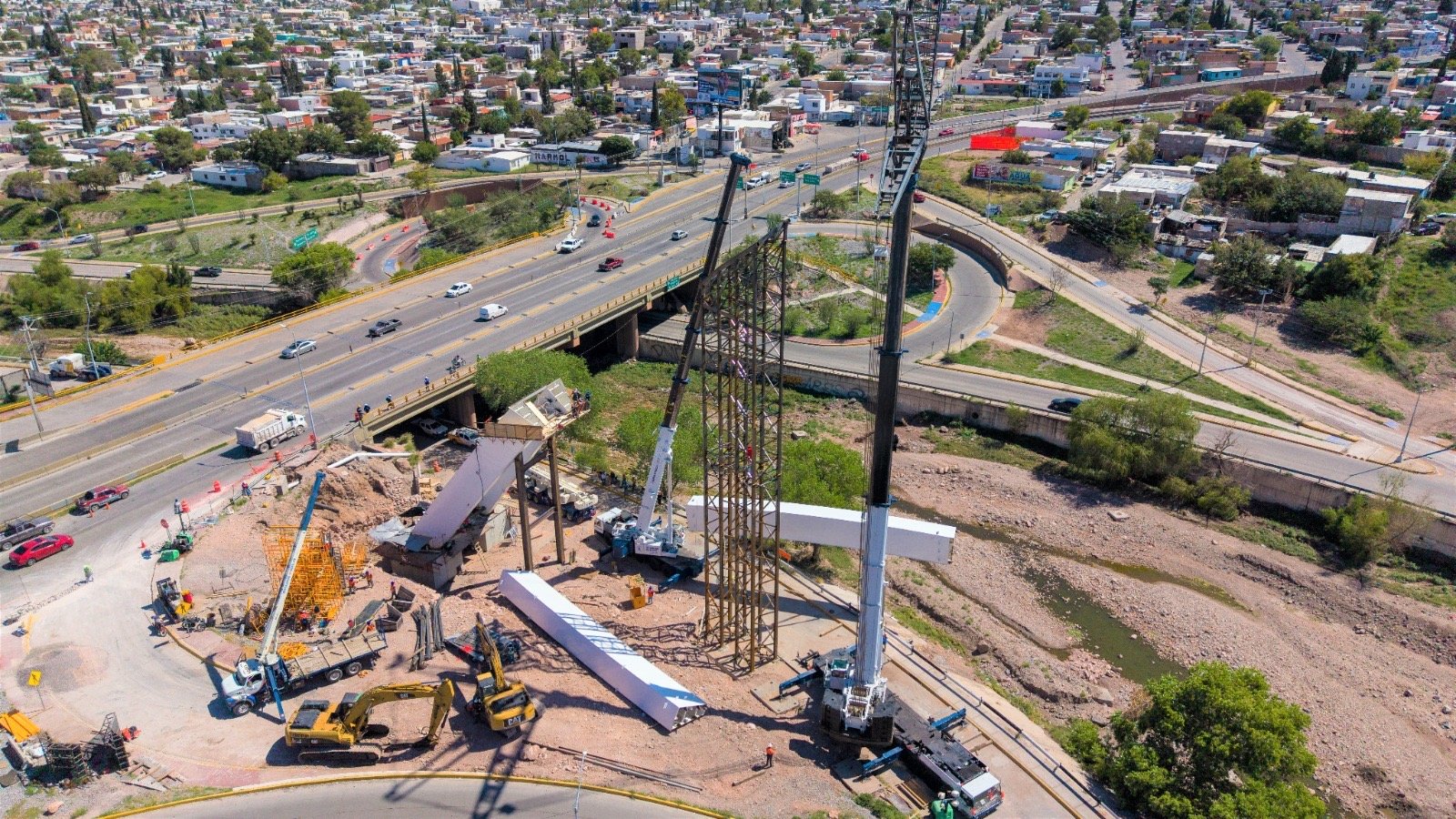 Coloca Municipio nueva estructura metálica de más de 20 metros en Gaza Atirantada