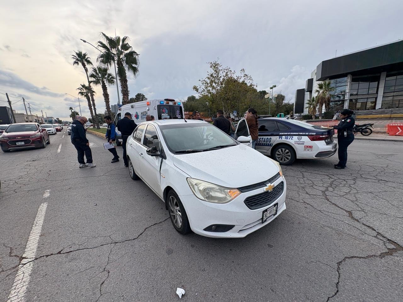 Atropellan a joven de 29 años en cruce peatonal de la avenida División del Norte