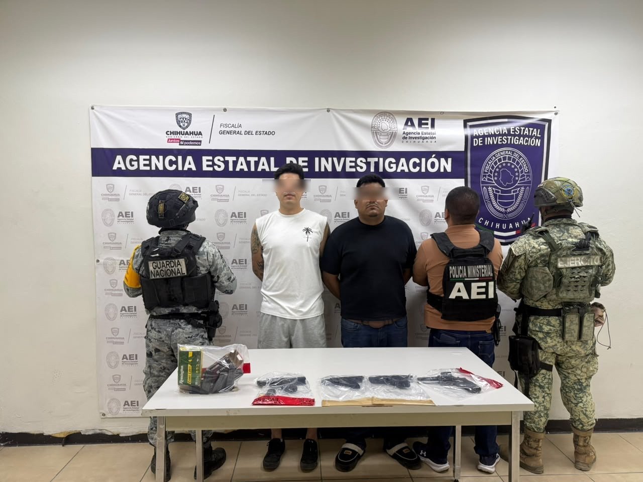 Detiene FGE a dos masculinos con armas de fuego, cargadores y cartuchos en Cd Juárez