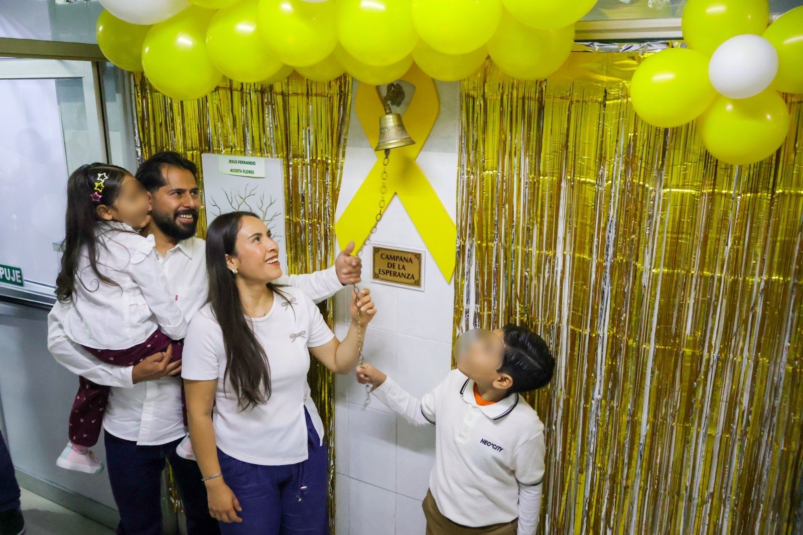 Supera niño de 8 años cáncer y toca la Campana de la Esperanza en el Hospital Morelos del IMSS Chihuahua