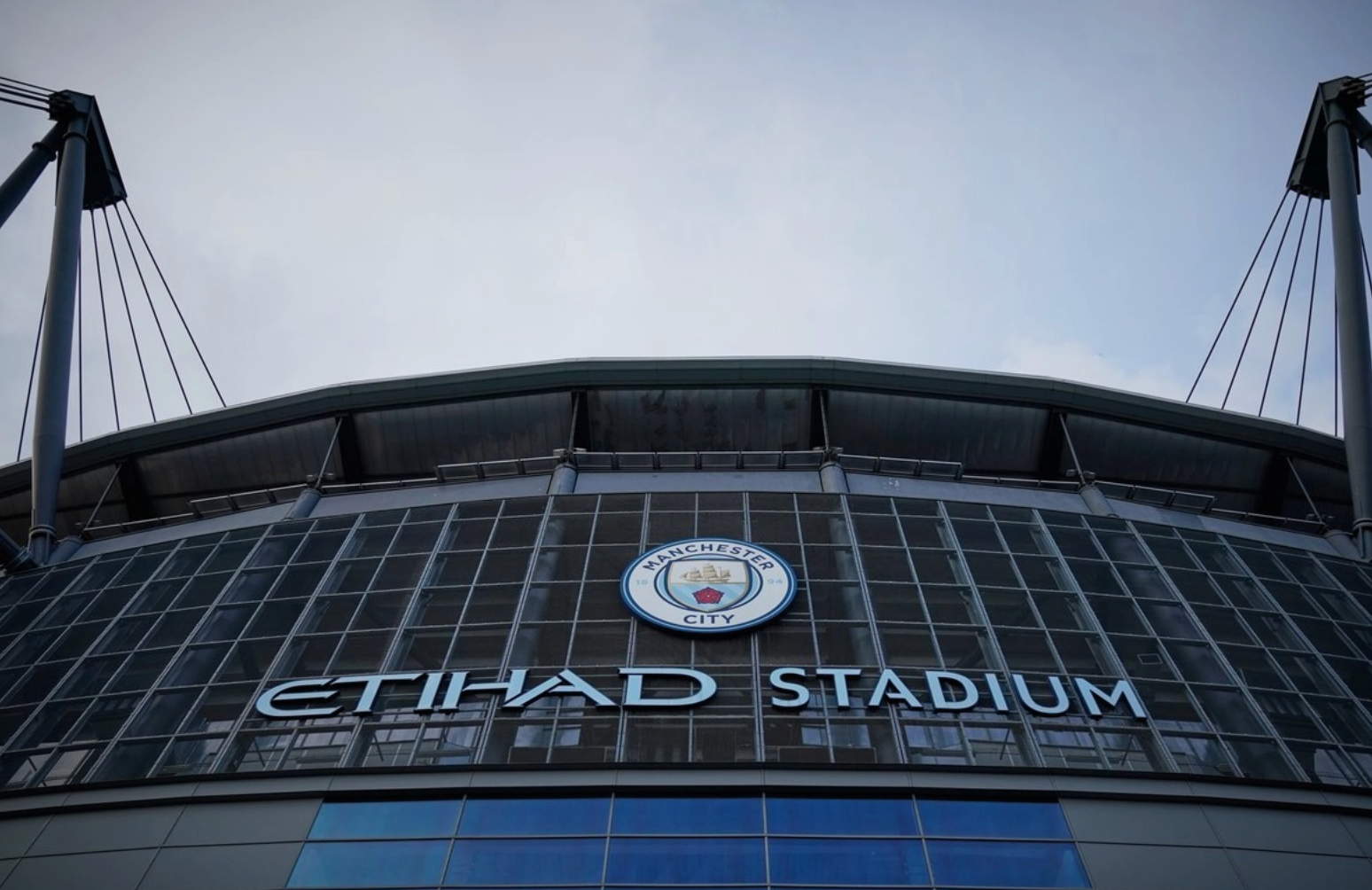 Manchester City alega que fondos de patrocinadores no provenían de su propietario