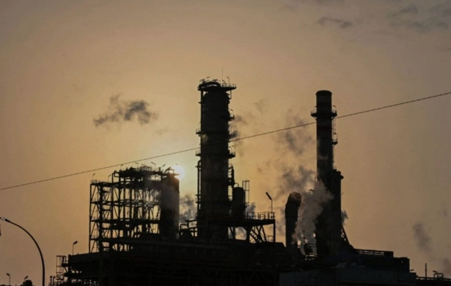 Trump recurre al petróleo de Canadá y al diésel ruso ante los altos precios de los combustibles en EU