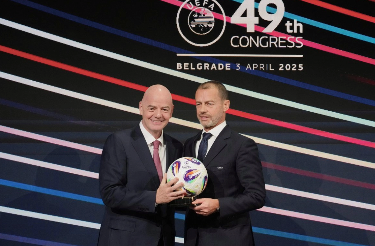 FIFA desmiente a The Times y niega que pague un segundo salario a Gianni Infantino