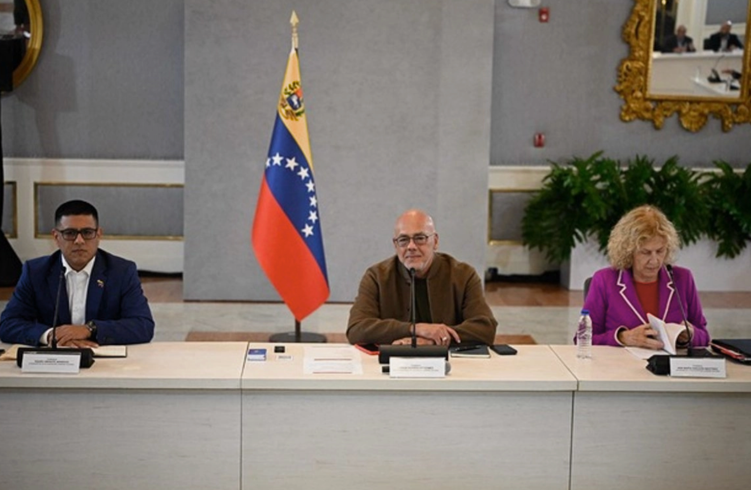 Gobierno de Venezuela y oposición analizan restitución de partidos inhabilitados, en nueva ronda de diálogo