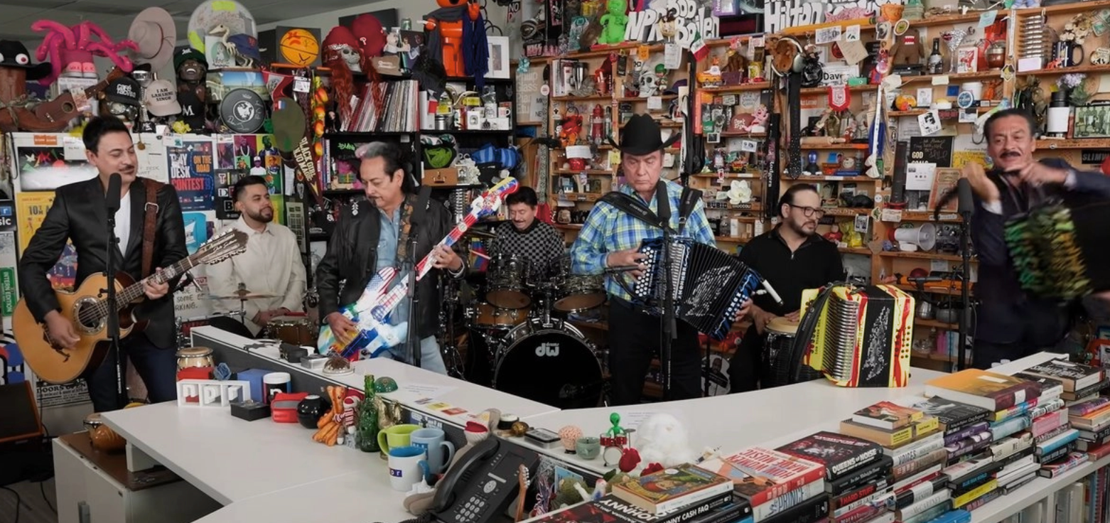 Los Tigres del Norte abanderan causa migrante en su Tiny Desk Concert