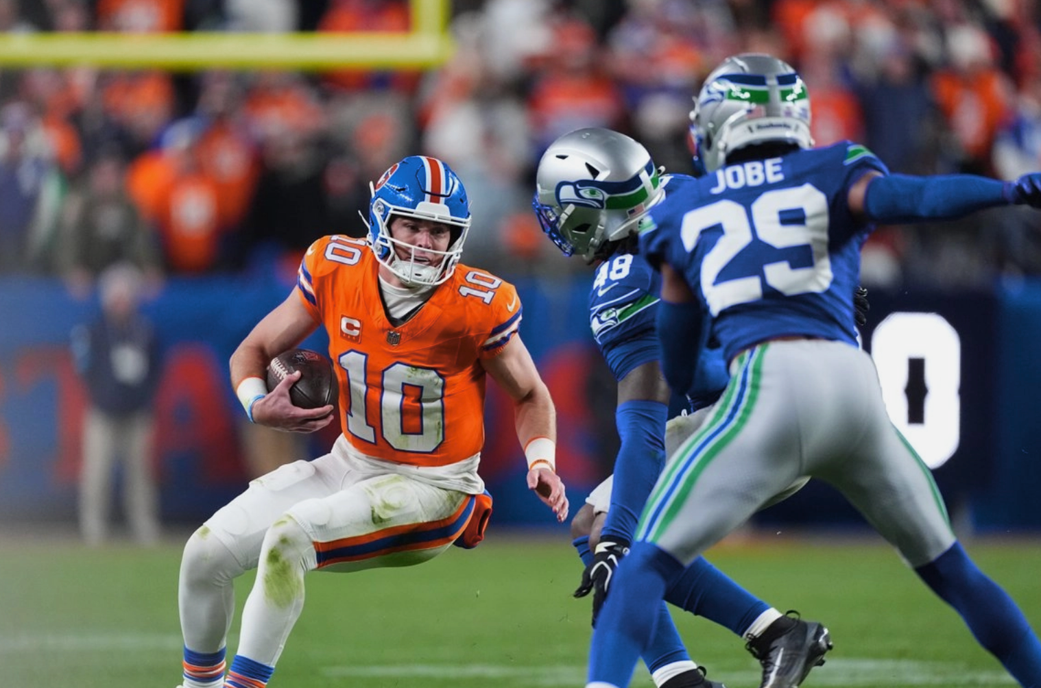 Broncos superan a Halcones Marinos en tiempo extra con gol de campo de Lutz