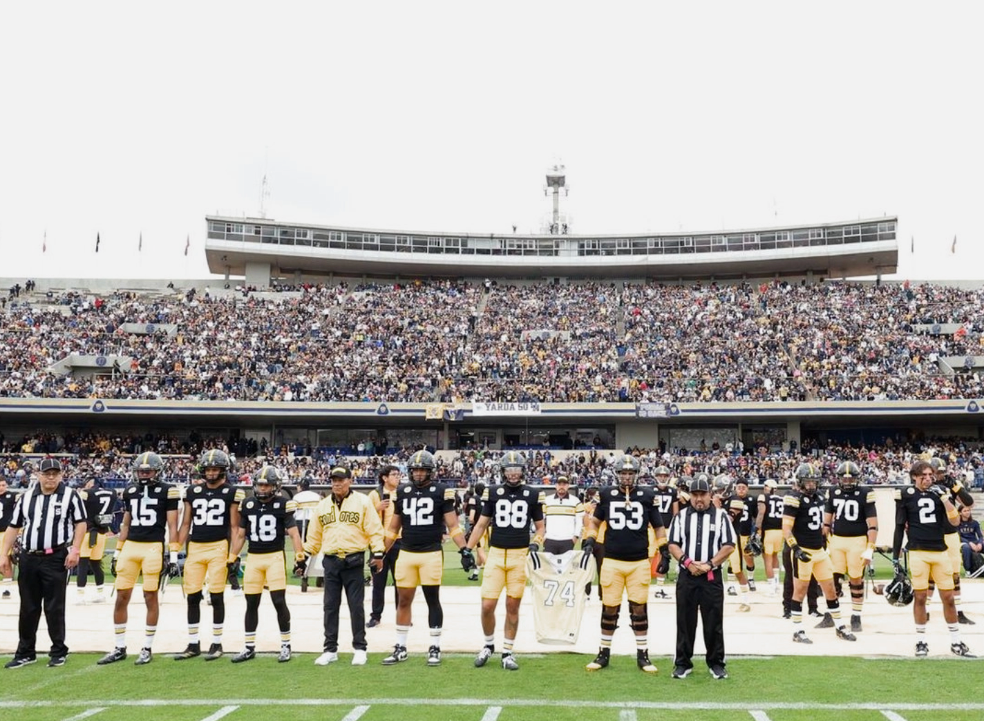 Pumas gana 24-6 a las Águilas Blancas en el estadio Olímpico Universitario