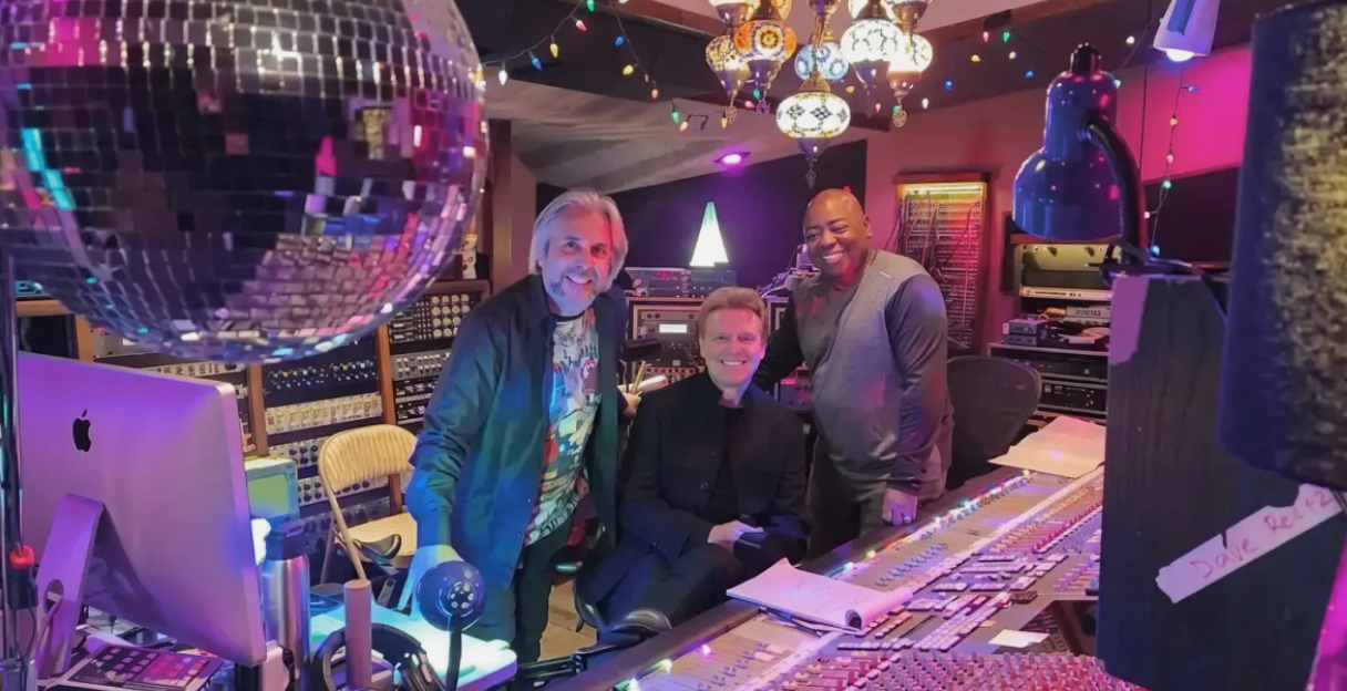 Luis Miguel podría regresar con un sonido funk junto a Paul Jackson Jr., revela el productor Gustavo Farías