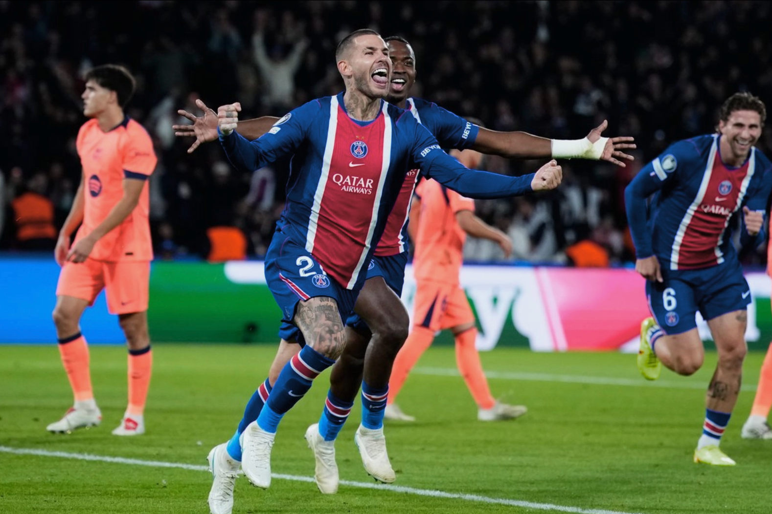 PSG frena racha de 11 triunfos del Barcelona y toma la cima de Champions