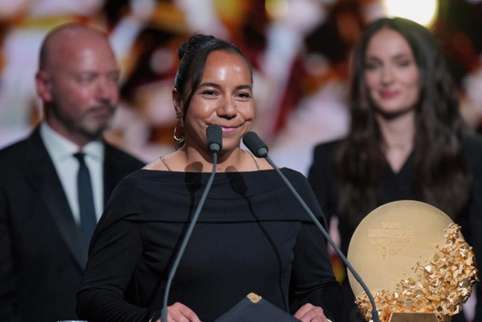 Charlyn Corral gana el premio a Delantera del Año en la gala del Balón de Oro 2026