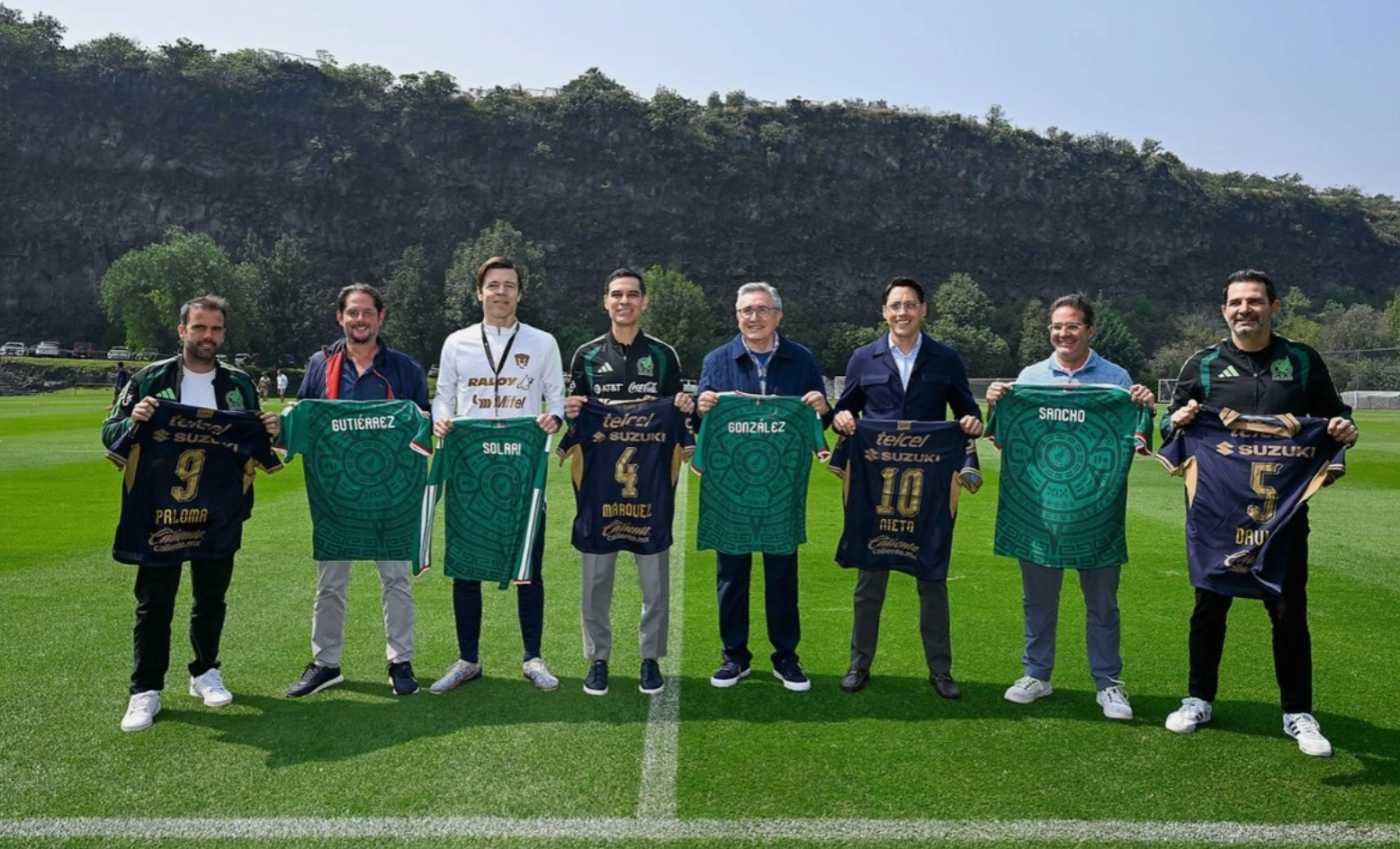 Rafa Márquez visita a los Pumas; evalúa futuros talentos para la selección