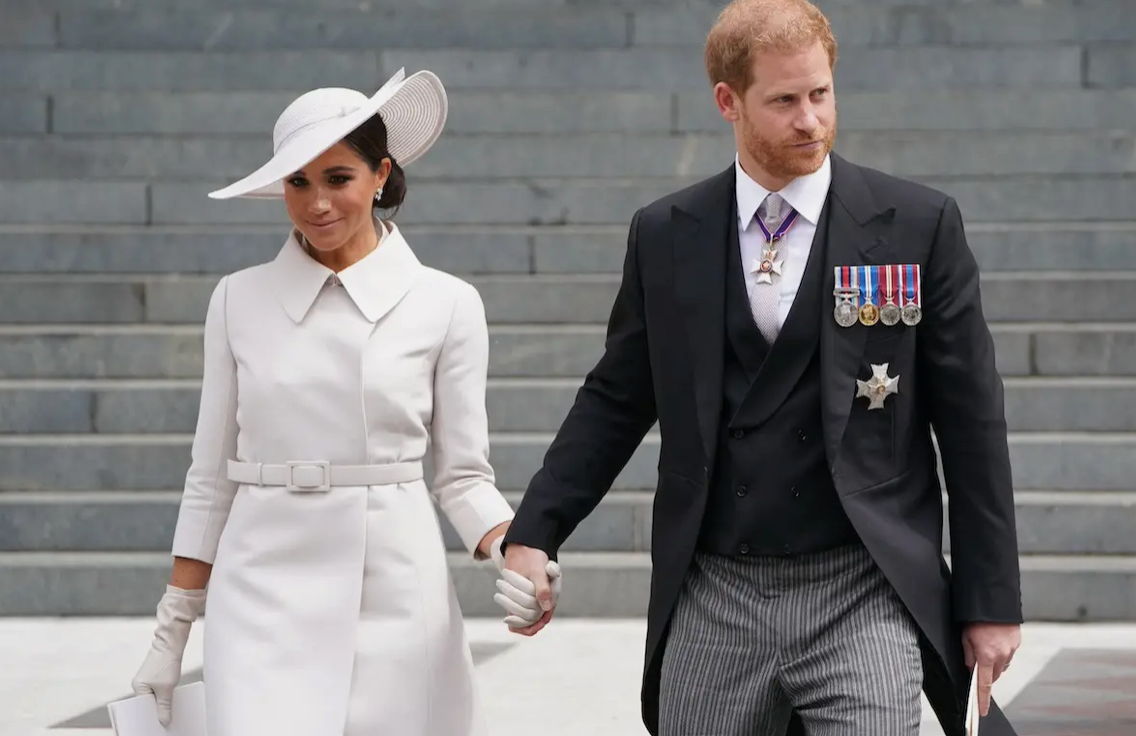 Policía de Filipinas obtiene una orden para revisar dispositivos del papá de Meghan Markle 