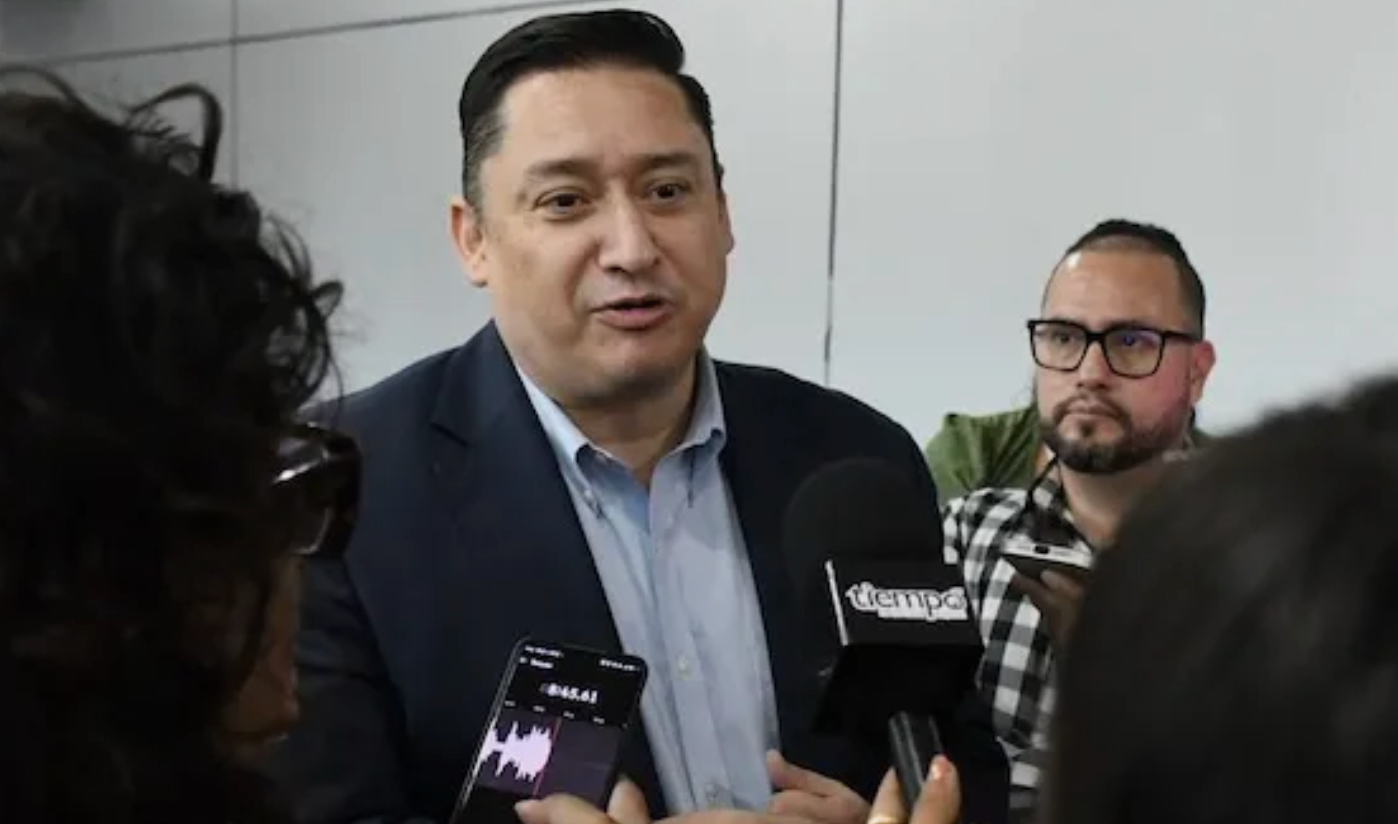 Declina Alfredo Chávez por la alcaldía capitalina y suma su respaldo a Santiago de la Peña