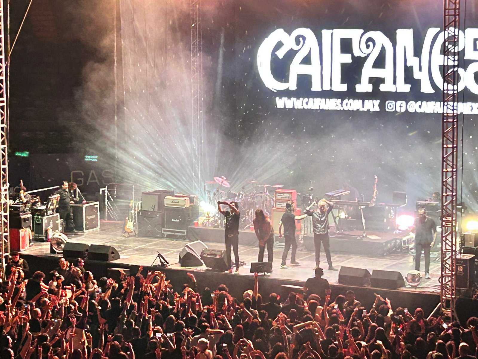 Caifanes hace del MBA una noche de memoria, música y resistencia