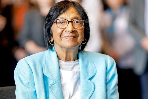 Navi Pillay recibe el Nobel de la Paz por su lucha contra los crímenes de guerra