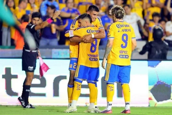 Tigres ruge y tumba al líder Toluca