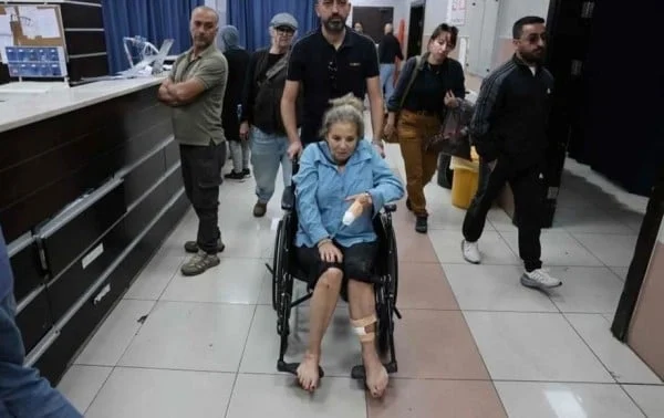 Golpean colonos israelíes a periodista de EU en Cisjordania