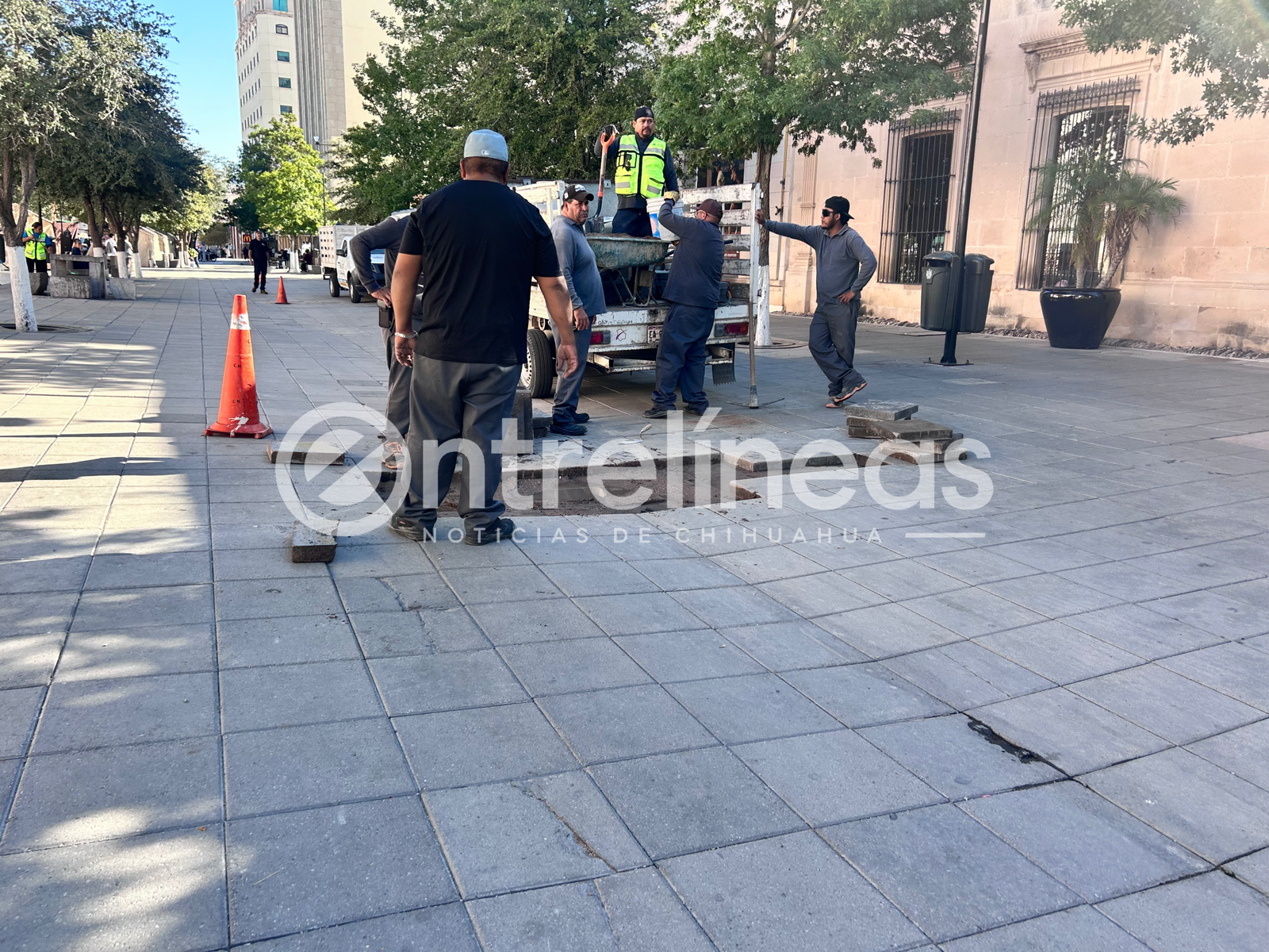 Interviene Obras Públicas en adoquines dañados del corredor Victoria