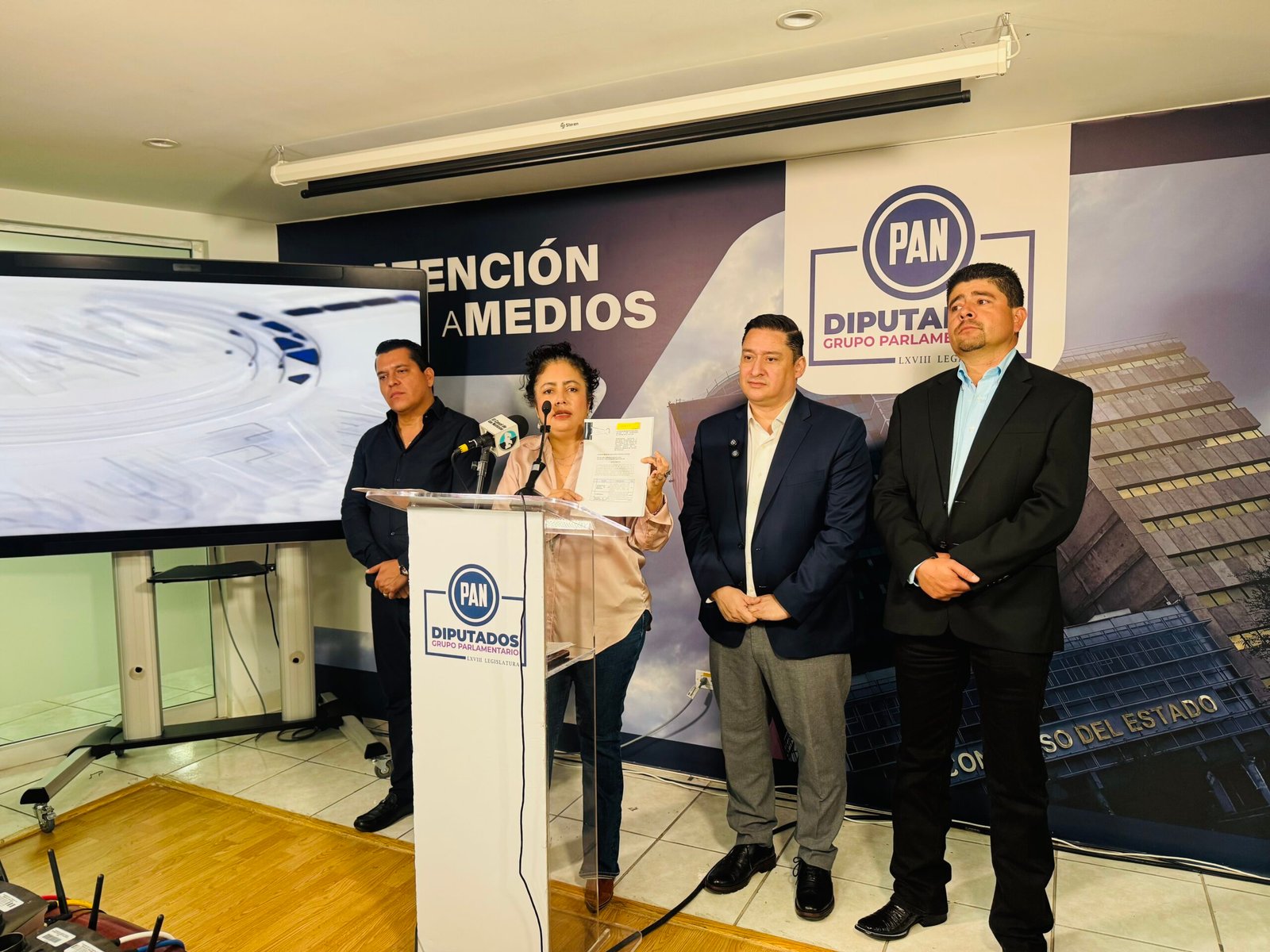 IEE quiere intervenir la estrategia y organización del PAN y del PRI en beneficio de otro partido, acusan panistas