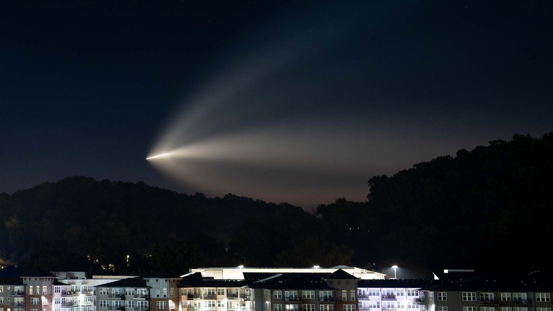 “Medusa espacial” ilumina el cielo tras el lanzamiento de un cohete en EE.UU.