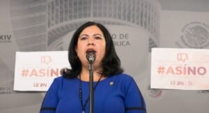 “A todos en Morena nos van a estar entrevistando”: retienen 12 horas a exsenadora Alejandra León en cruce fronterizo con EU