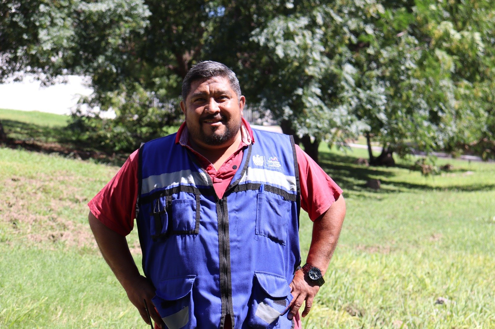 Detrás de cada parque cuidado está el trabajo de personas como Julio Vela